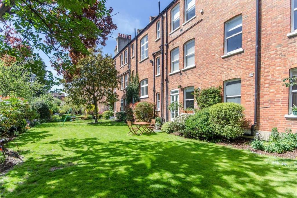 Large 3 Bed Flat In Central Wimbledon Londýn Exteriér fotografie